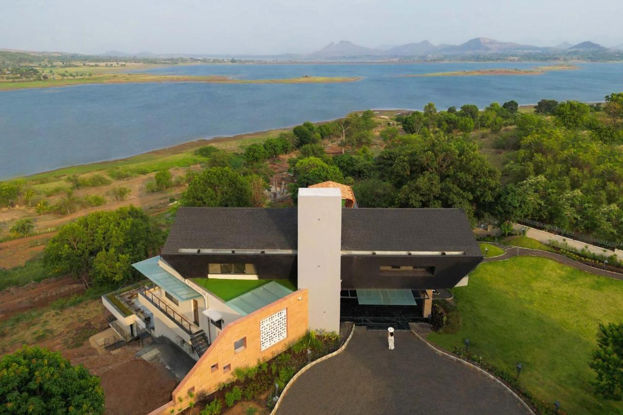 Pearl Lakeview Mansion By Stayvista - Lakeside Villa With Infinity Pool, Jacuzzi, In-House Theatre & Games Room Igatpuri Exterior foto