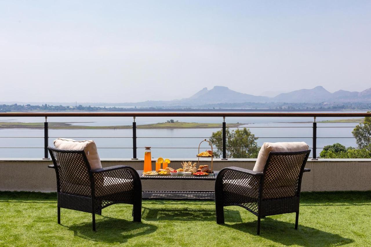 Pearl Lakeview Mansion By Stayvista - Lakeside Villa With Infinity Pool, Jacuzzi, In-House Theatre & Games Room Igatpuri Exterior foto