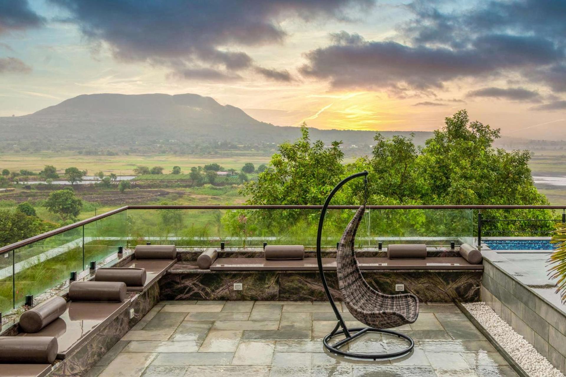 Pearl Lakeview Mansion By Stayvista - Lakeside Villa With Infinity Pool, Jacuzzi, In-House Theatre & Games Room Igatpuri Exterior foto