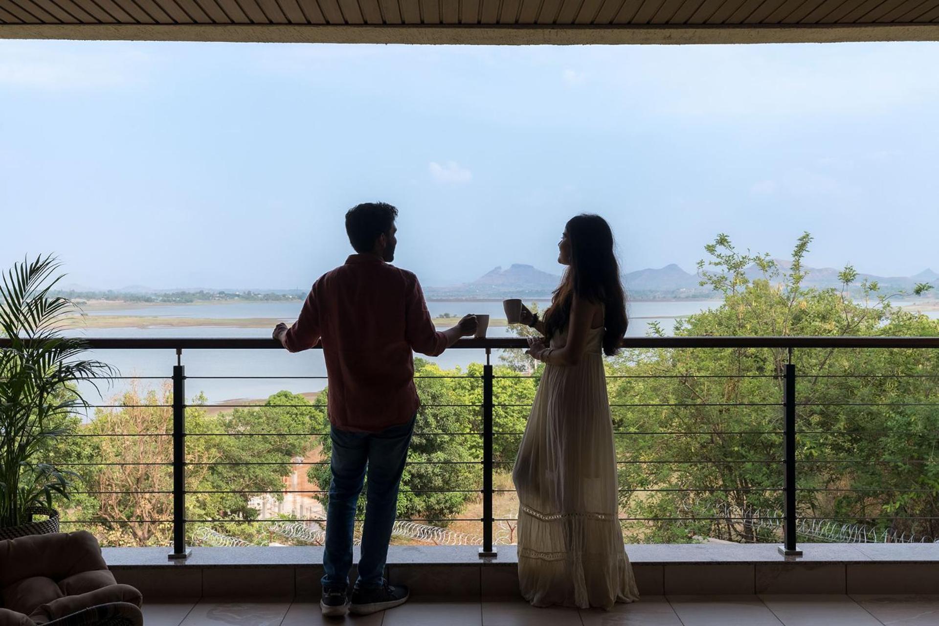 Pearl Lakeview Mansion By Stayvista - Lakeside Villa With Infinity Pool, Jacuzzi, In-House Theatre & Games Room Igatpuri Exterior foto