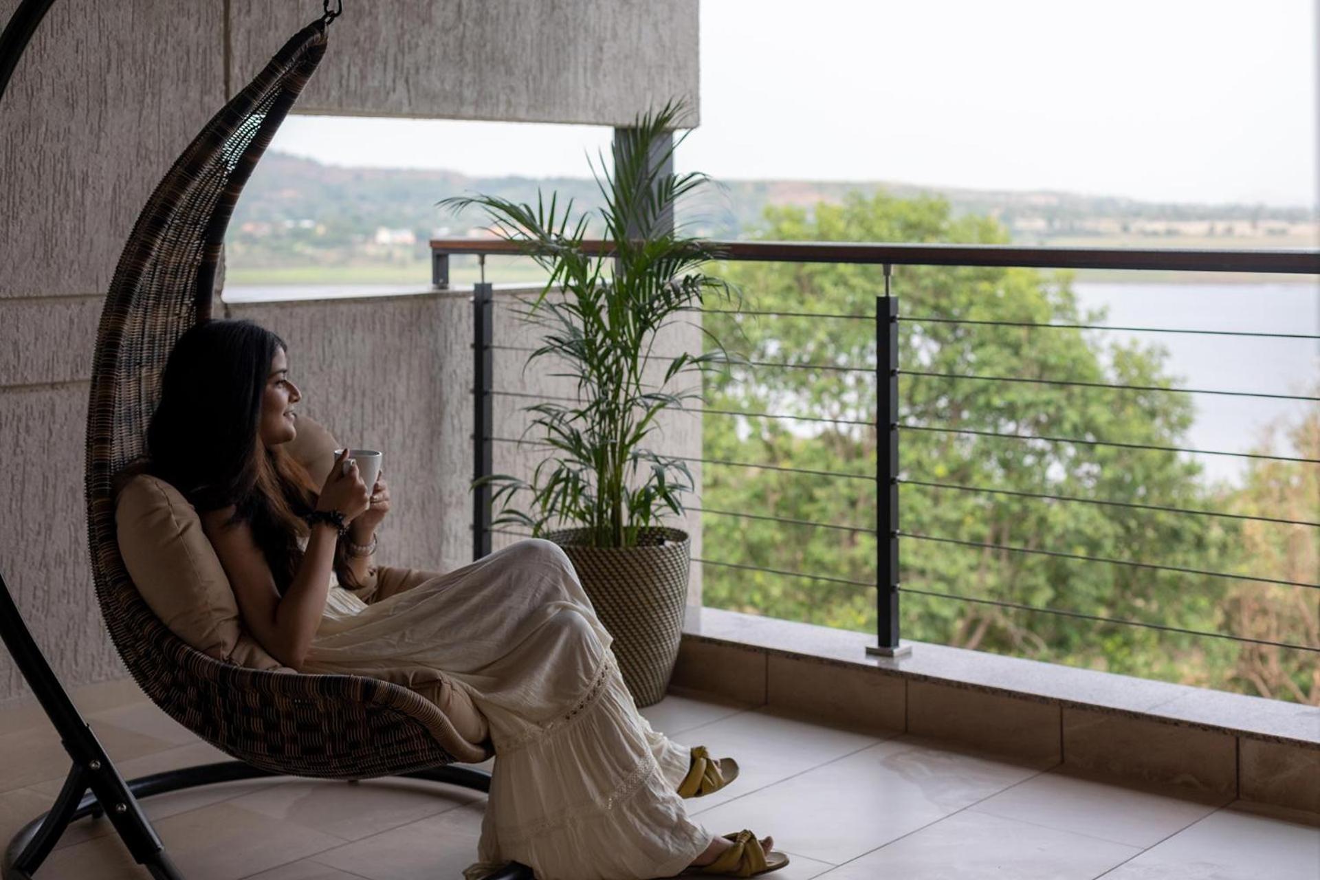 Pearl Lakeview Mansion By Stayvista - Lakeside Villa With Infinity Pool, Jacuzzi, In-House Theatre & Games Room Igatpuri Exterior foto